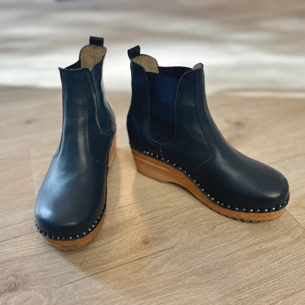 Troentorp Leather Rockwell Clog Bootie in Navy sz 37 (7.5)